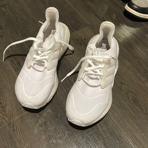 Adidas Ultraboost 22 in White
